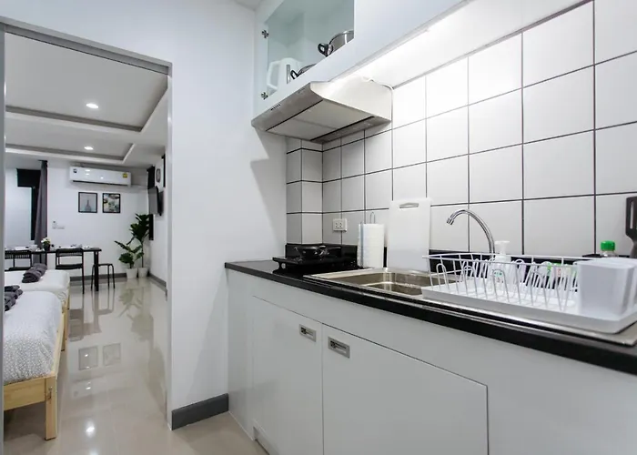 P3 Silom Large 2beds Full Kitchen Wifi 4-6pax Apartment Bangkok